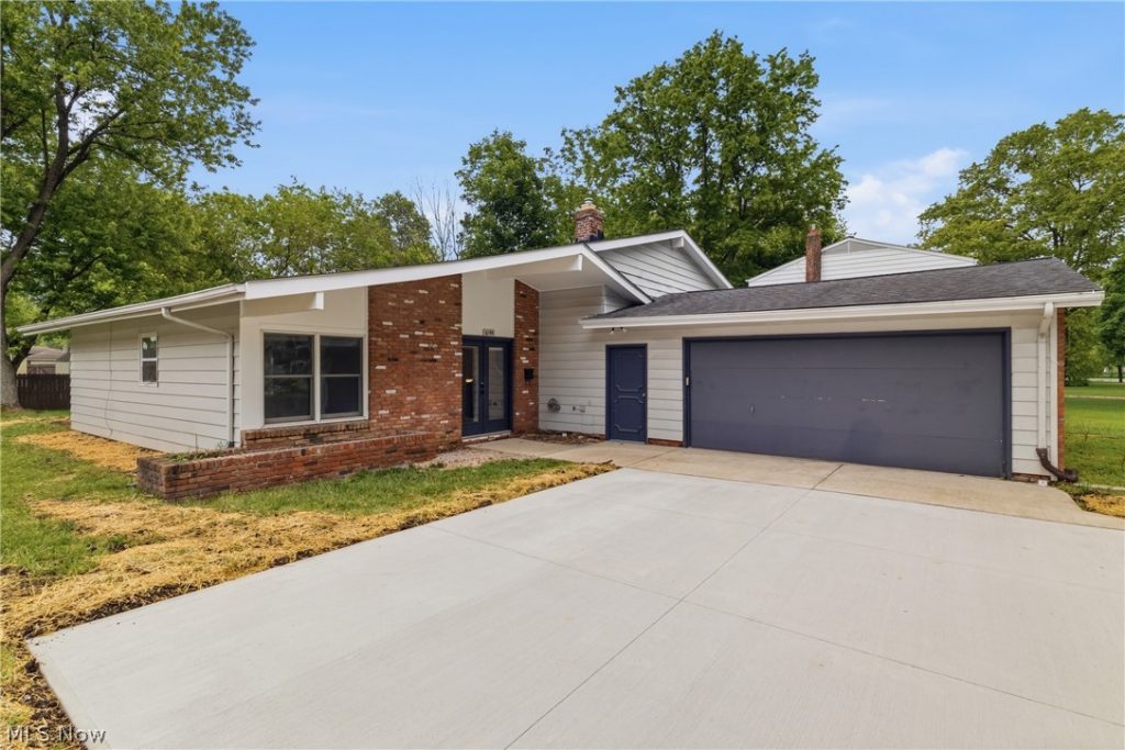 6195 Stafford Drive, North Olmsted, OH