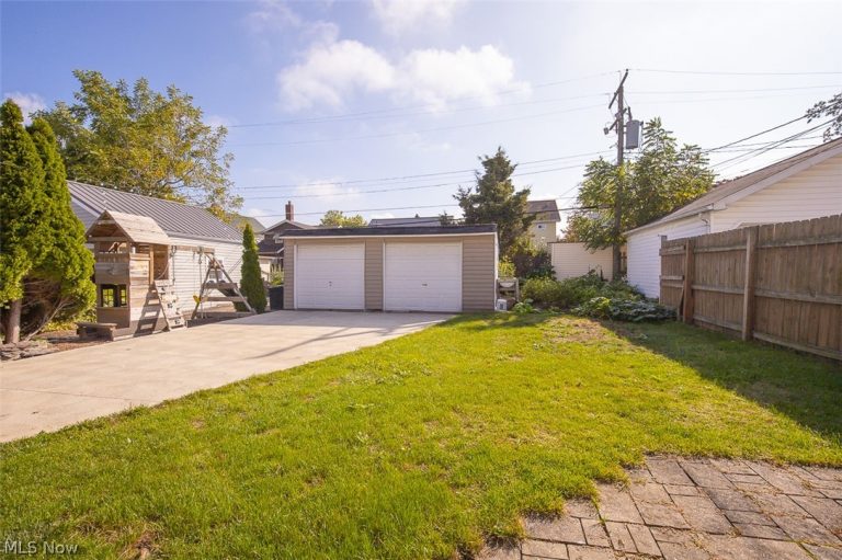 2083 Chesterland Avenue, Lakewood, OH - Photo 5