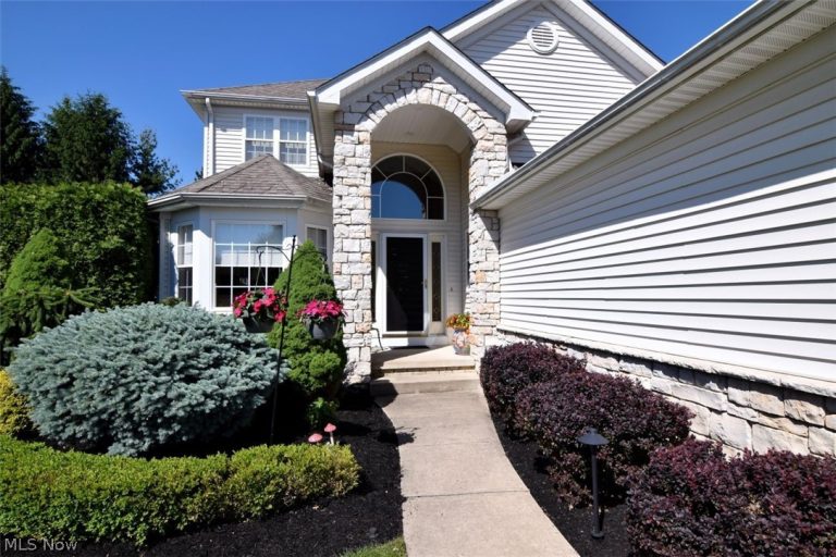 420 Glengary Circle, Highland Heights, OH - Photo 2