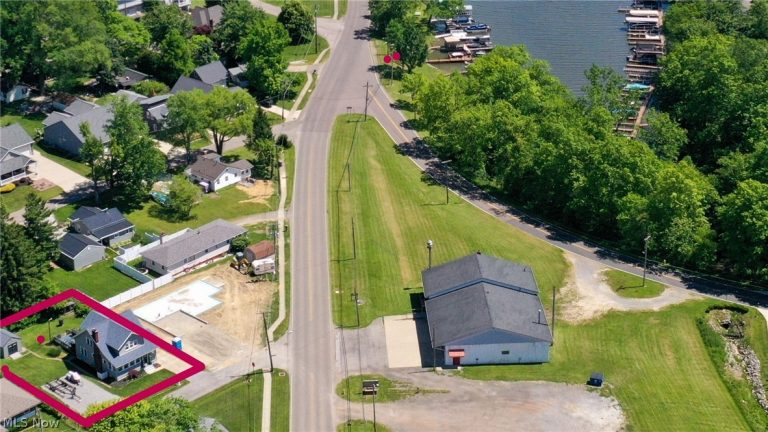 17500 Lundys Lane, Lake Milton, OH - Photo 4