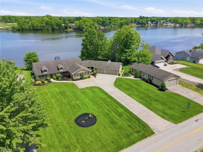 806 Rome Rock Creek Road, Roaming Shores, OH - Photo 2