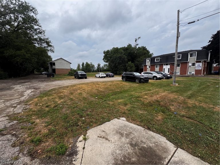 444 Sumner Street, Akron, OH - Photo 8