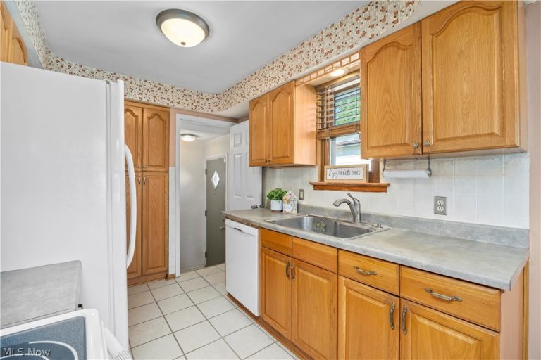 2603 Center Drive, Parma, OH - Photo 3