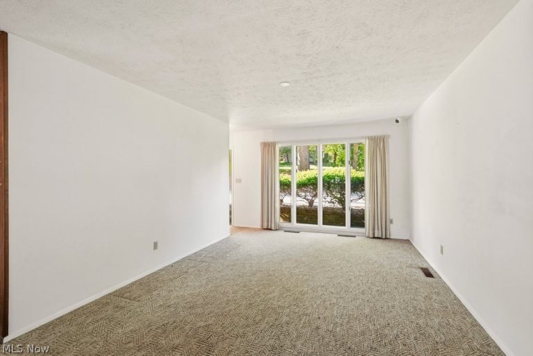 17482 Falling Water Road, Strongsville, OH - Photo 4