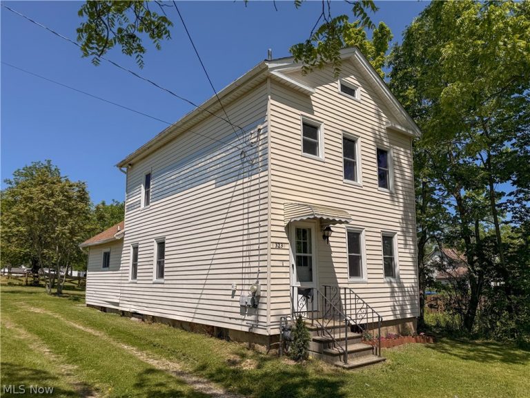 323 Huntington Street, Medina, OH - Photo 2