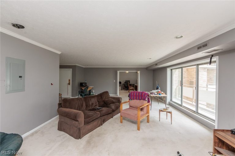 2202 Acacia Park Drive #2414, Lyndhurst, OH - Photo 5