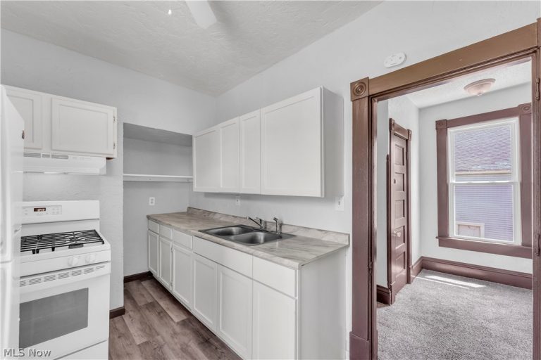 812 Lovett Place #UP, Lorain, OH - Photo 4