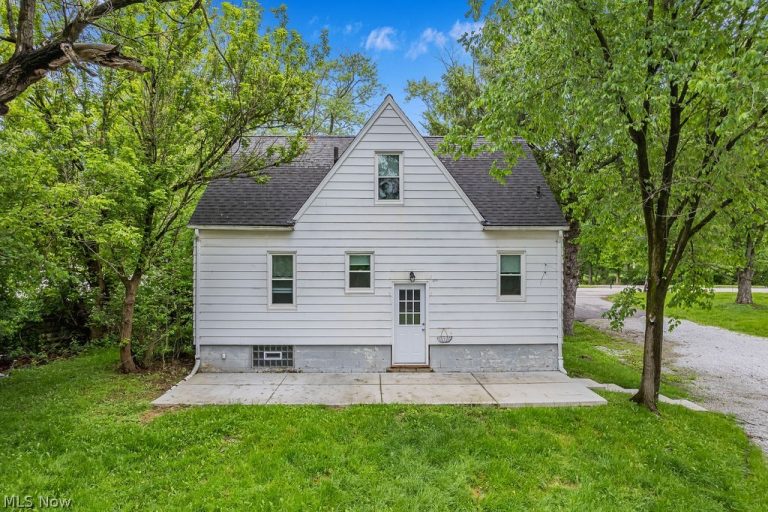86 Southeast Avenue, Tallmadge, OH - Photo 2