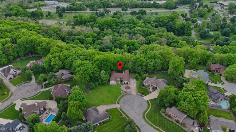 1751 Squaw Creek Drive, Girard, OH - Photo 2