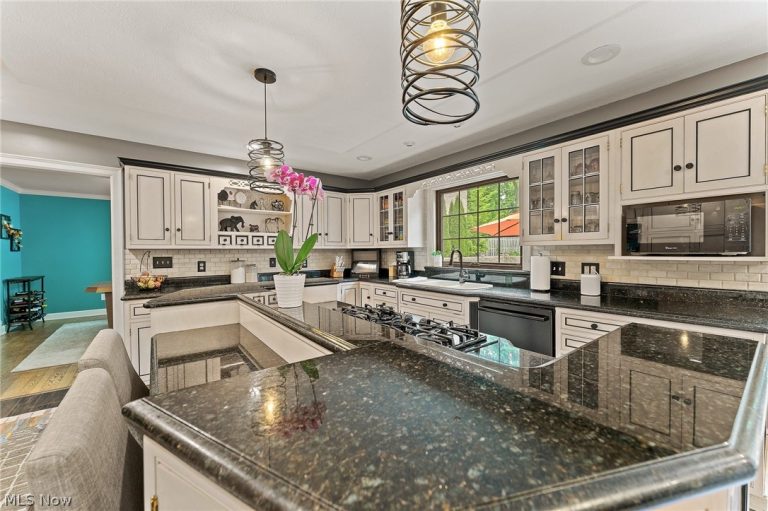 6127 Pebble Beach Court, Canfield, OH - Photo 6