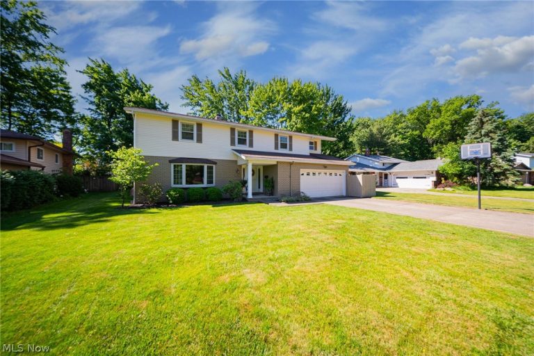 27631 Edgepark Boulevard, North Olmsted, OH, 44070