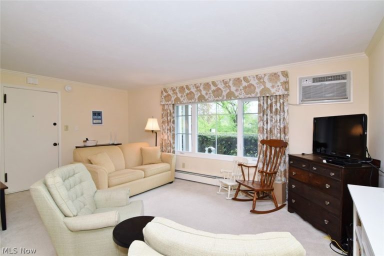 5009 Nob Hill Drive #B2, Chagrin Falls, OH - Photo 6