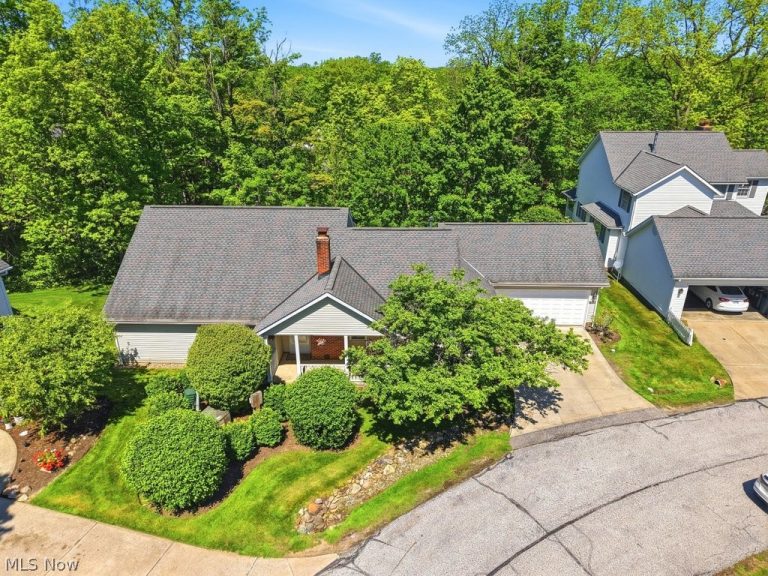 1715 Windrow Lane, Broadview Heights, OH - Photo 2
