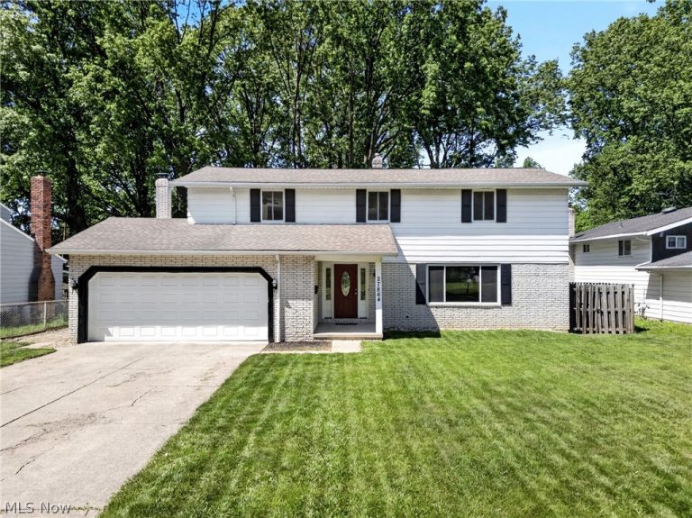 27864 Edgepark Boulevard, North Olmsted, OH - Photo 2