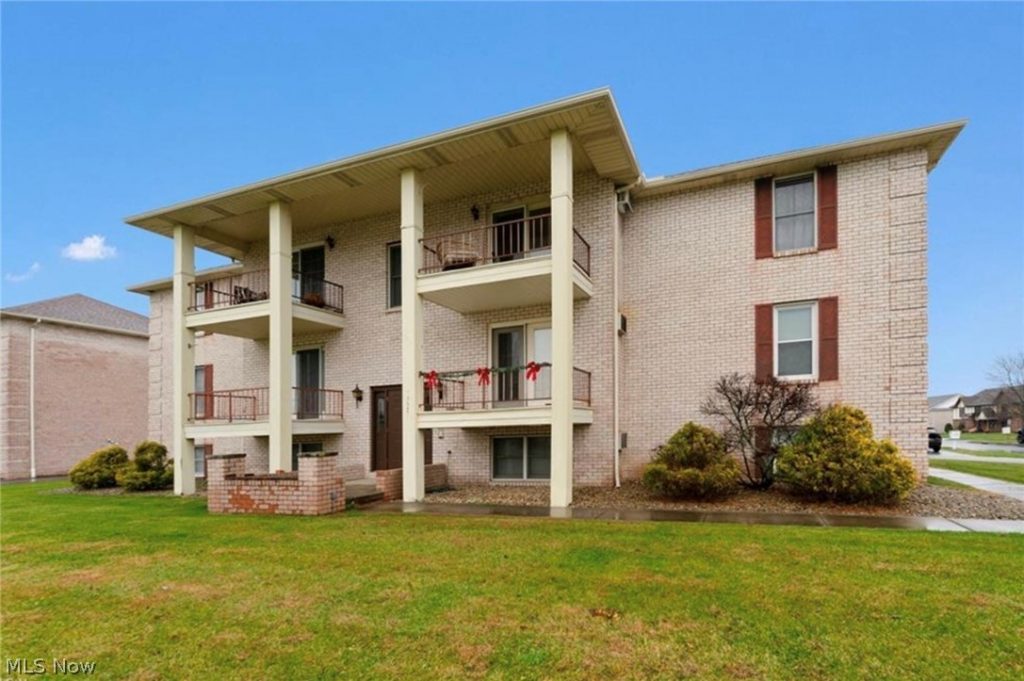 7357 Eisenhower Drive #6, Boardman, OH