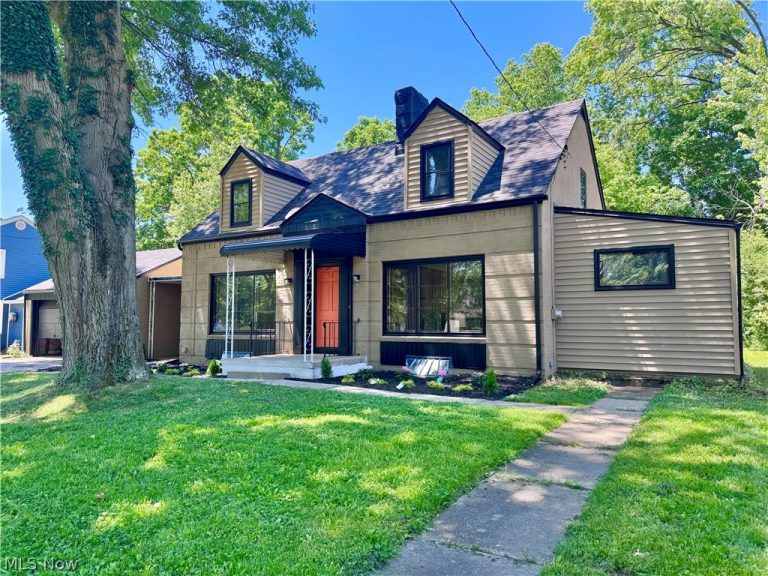 3642 Cascade Drive, Youngstown, OH - Photo 2