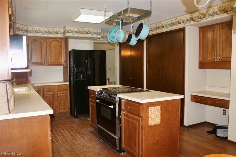 339 Country Club Boulevard, Weirton, WV - Photo 8