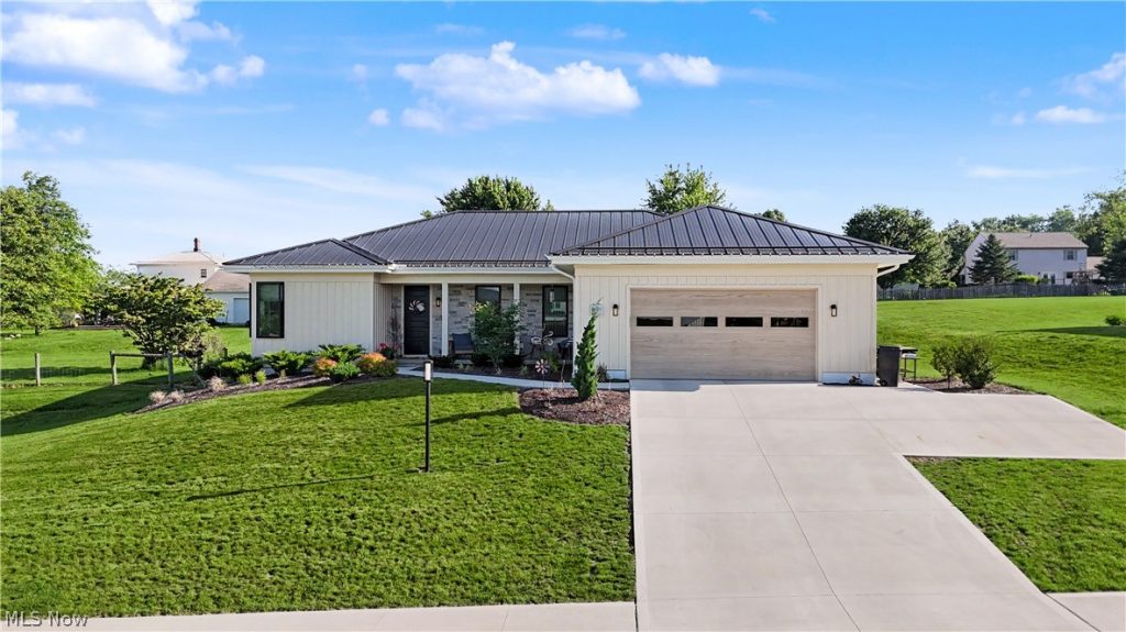 21 Betty Drive, Bellville, OH