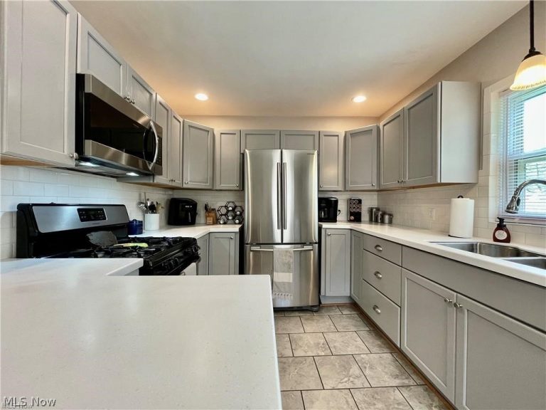 5516 Grand Central Avenue, Vienna, WV - Photo 4