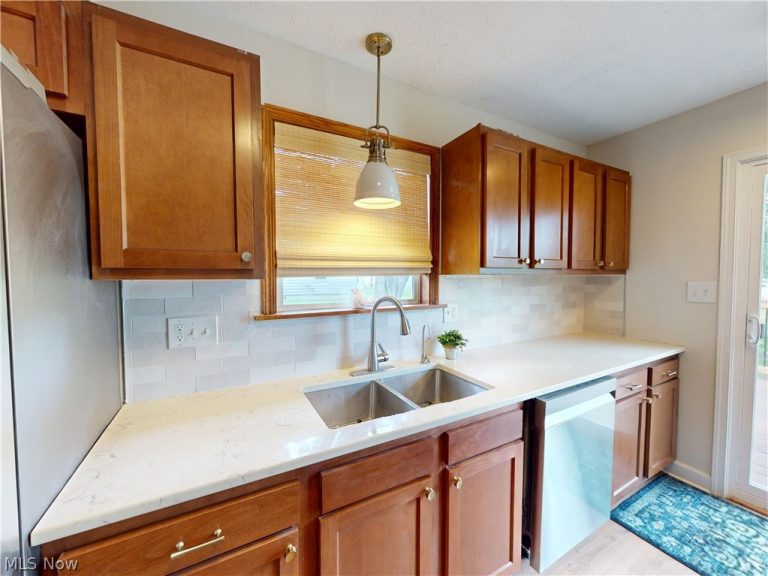 3264 Grenfall Road, Norton, OH - Photo 8