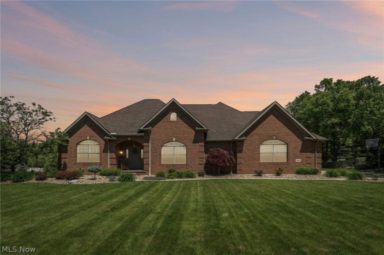6395 Great Court Circle, Massillon, OH - Photo 2