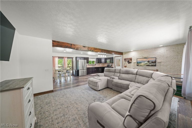 6132 Oak Hill Drive, West Farmington, OH - Photo 6