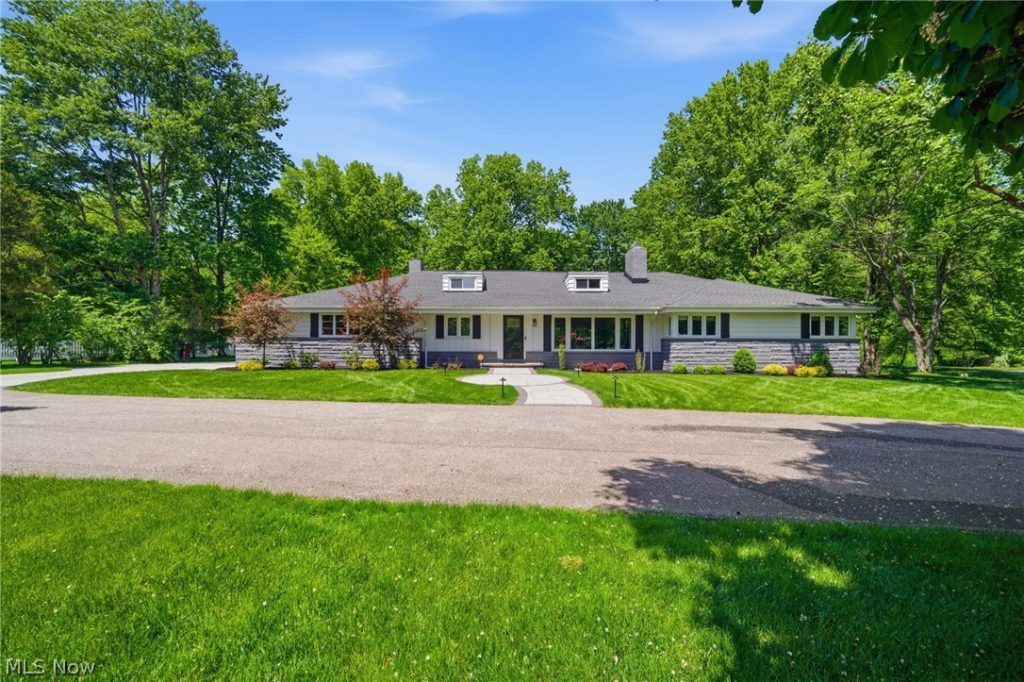 6733 Gates Mills Boulevard, Gates Mills, OH