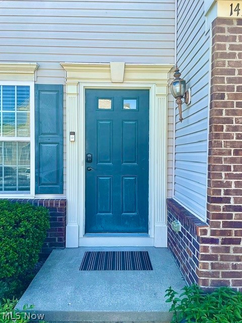 1432 Wellingshire Circle, Cuyahoga Falls, OH - Photo 2