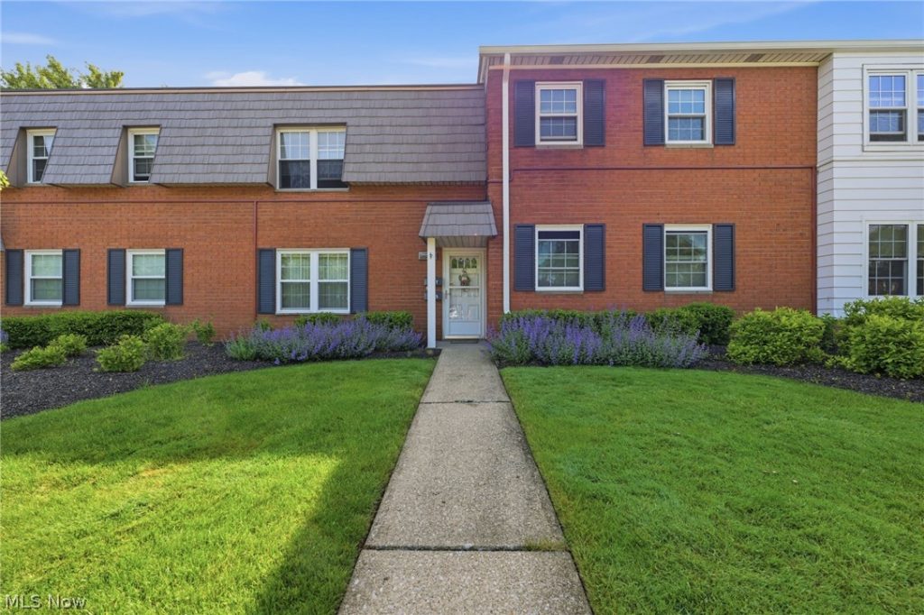 2705 Pease Drive, Rocky River, OH