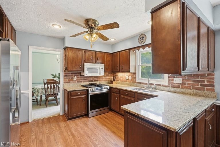 838 Glencrest Road, Northfield, OH - Photo 6