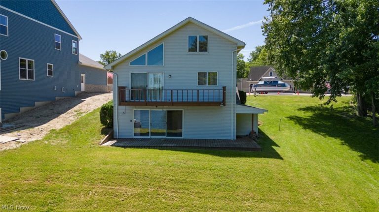 654 Pine Drive, Lake Milton, OH - Photo 5