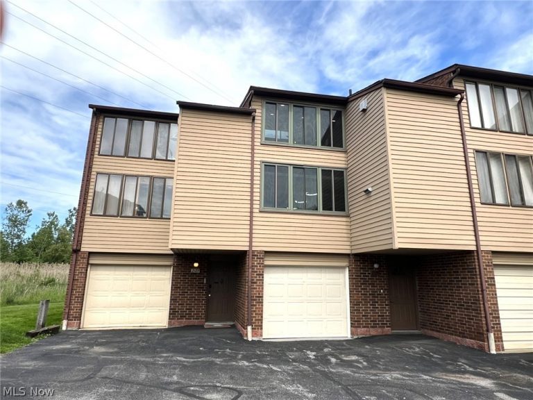 2129 Penguin Avenue, Akron, OH - Photo 2