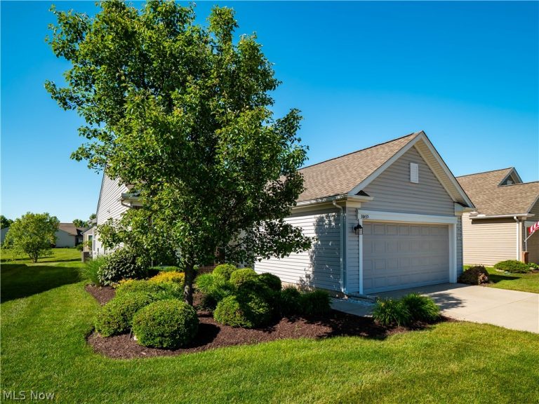38435 Revere Drive, North Ridgeville, OH - Photo 2