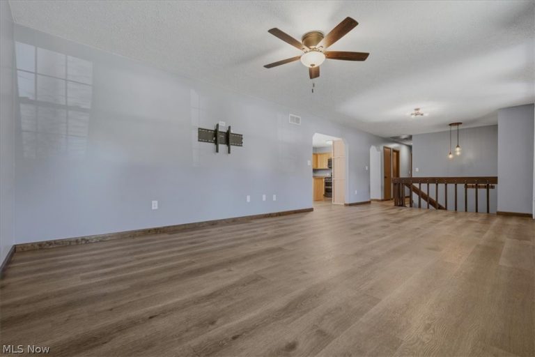 2098 Meadowview Drive, Parkersburg, WV - Photo 3