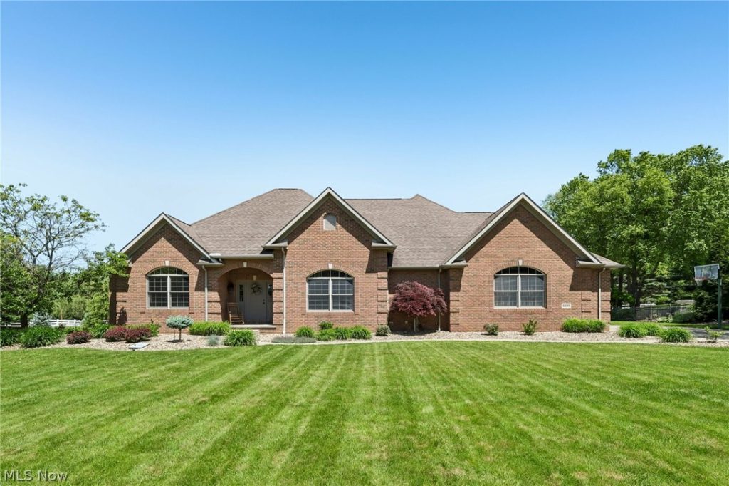 6395 Great Court Circle, Massillon, OH