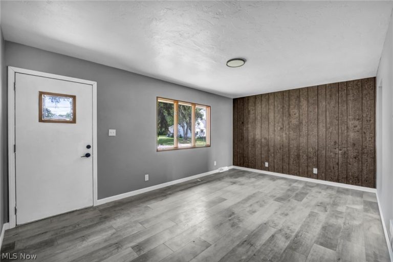 297 Paul Street, Bedford, OH - Photo 4