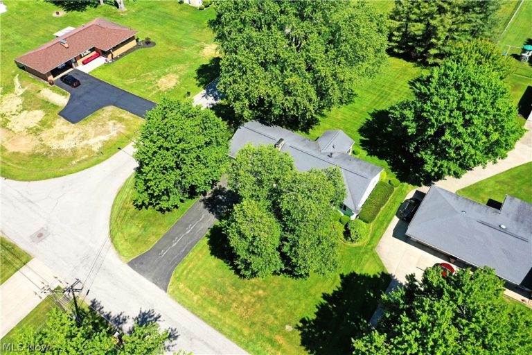 4975 Maple Drive, Vienna, OH - Photo 3