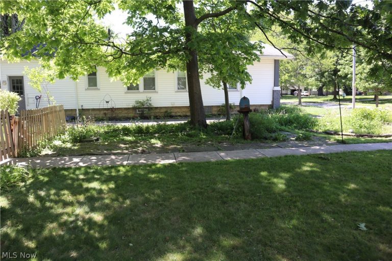 3878 Parkdale Road, Cuyahoga Heights, OH - Photo 3