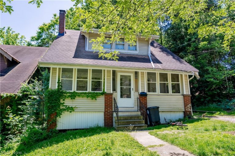 628 Lakemont Avenue, Akron, OH - Photo 2