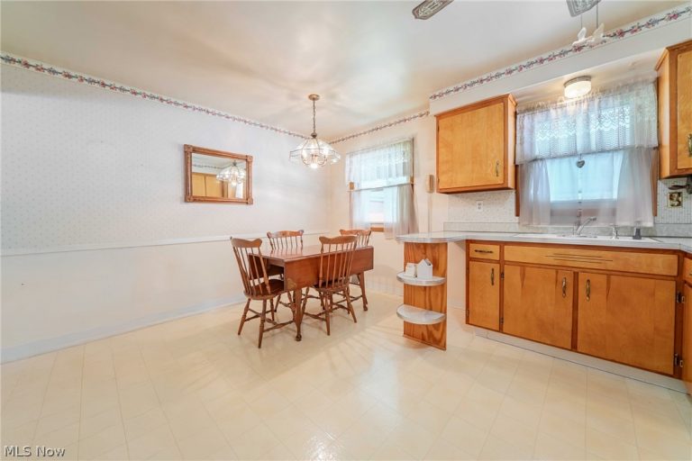 21131 Milan Drive, Euclid, OH - Photo 2