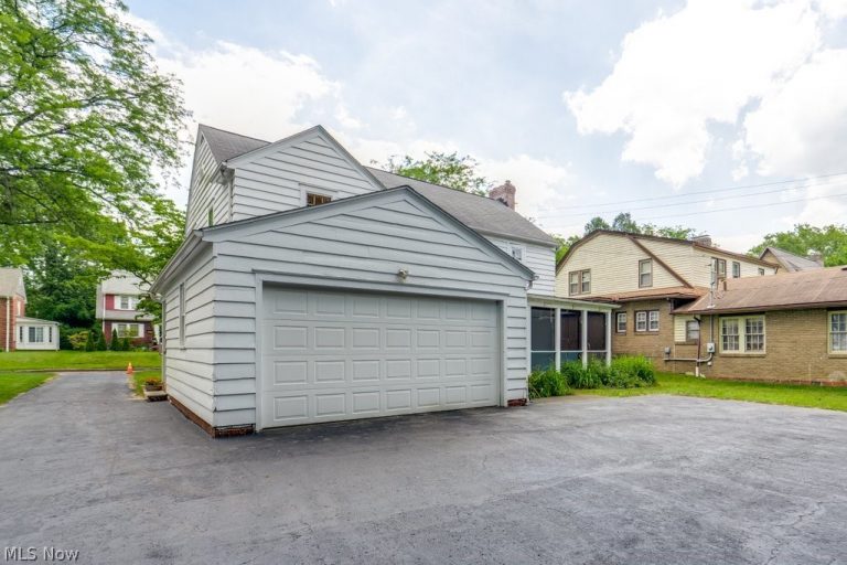 632 Roslyn Avenue, Akron, OH - Photo 8