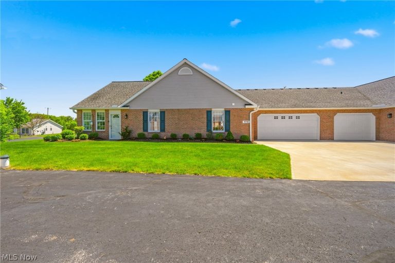 1712 Sonora Street, Uniontown, OH - Photo 2