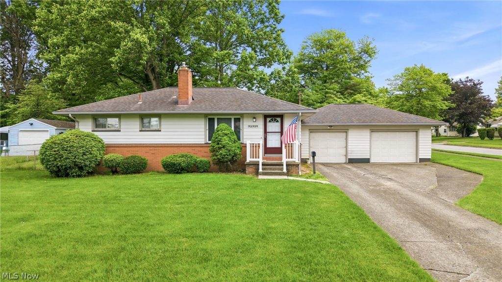 3195 Sunnybrooke Drive, Youngstown, OH