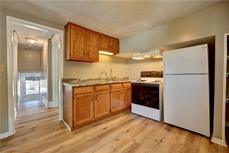 110 8th Street, New Philadelphia, OH - Photo 5