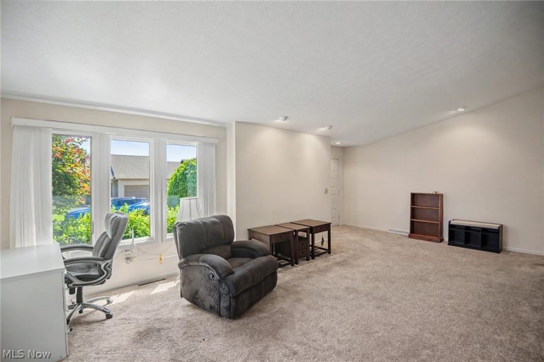 2345 Whispering Meadows Drive #B, Warren, OH - Photo 4