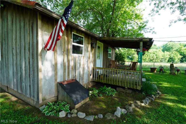 173 W Apple Blossom Way, Elizabeth, WV - Photo 2