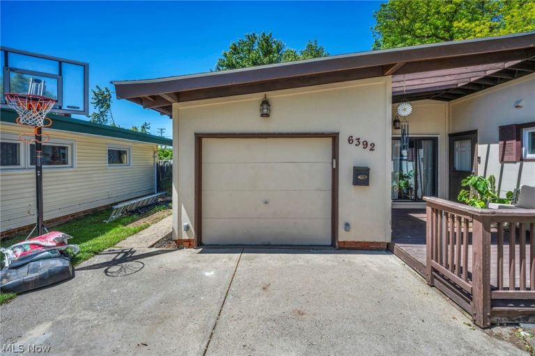 6392 Sherborn Road, Parma Heights, OH - Photo 4