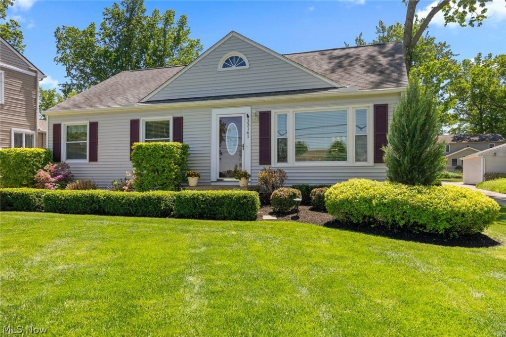 33161 Lake Road, Avon Lake, OH