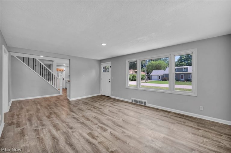 9948 Colfax Drive, Columbia Station, OH - Photo 5