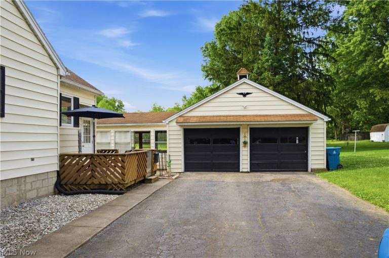 8225 Kenyon Drive, Warren, OH - Photo 4